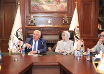 أمانة الاستثمار بـ”الجبهة” تبحث مع مستثمرين تحقيق التنمية الشاملة