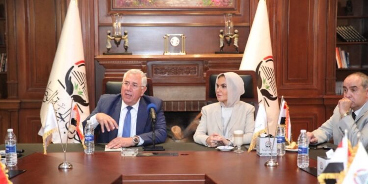 أمانة الاستثمار بـ”الجبهة” تبحث مع مستثمرين تحقيق التنمية الشاملة