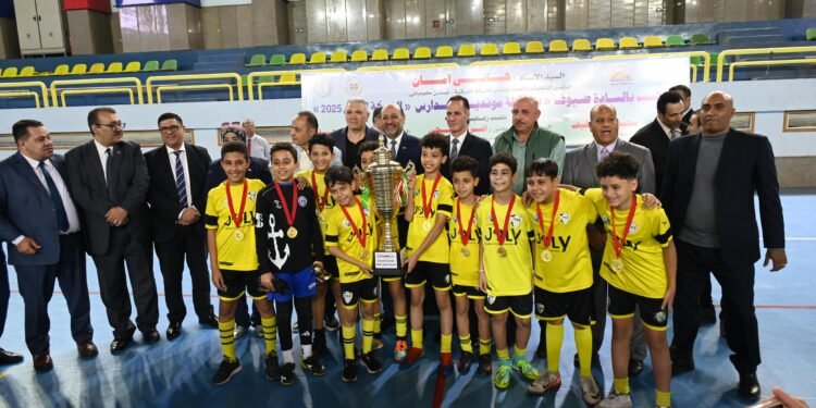 ختام النسخة الأولى من بطولة مونديال المدارس لكرة القدم .. وهاني أمان يسلم جوائز المراكز الأولى