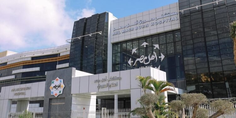 مستشفى أهل مصر لعلاج الحروق يستقبل حالات حرجة من مصابي حريق 6 أكتوبر ويبدأ العلاج الفوري