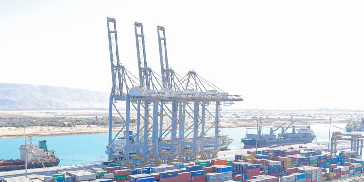 ميناء “دي بي ورلد – السخنة” يُسجّل مستوىً قياسياً في حجم التداول