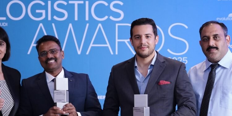 ايجكس للخدمات اللوجستية تفوز بجائزتين في حفل توزيع جوائز الخدمات اللوجستية السعودية 2025