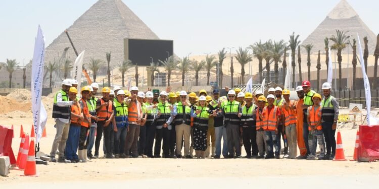 زيارة ميدانية لرئيسي أبوظبي للاستثمارات السياحية ومجموعة أكور العالمية لموقع مشروع فندق “سوفيتل ليجند – الأهرامات”