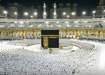 وزير السياحة والآثار يعتمد الضوابط المنظمة لتنفيذ رحلات العمرة لموسم 1447 هـ