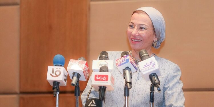 وزيرة البيئة تطلق حملة “قللها” لزيادة الوعي بالمخاطر البيئية والصحية من استخدام الأكياس البلاستيكية أحادية الاستخدام