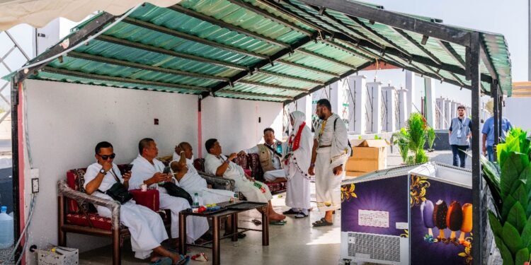 بتنظيم دقيق وخدمات متكاملة.. إستمرار تقديم الخدمات اللازمة لحجاج السياحة بمشعر منى