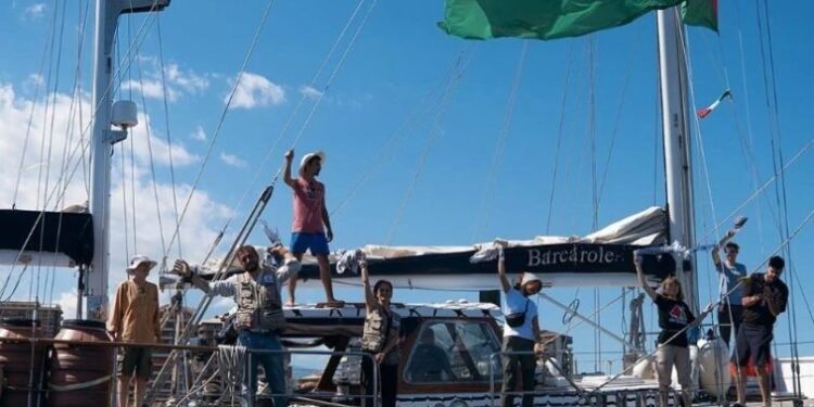 نهاية حزينة لسفينة الحرية وسط صمت العالم .. جيش الاحتلال يعتقل “مادلين” في عرض البحر