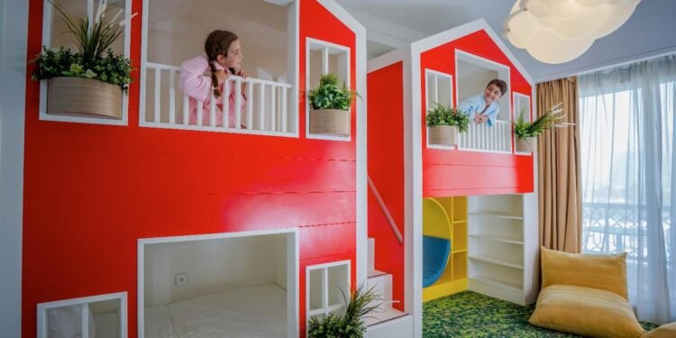 عروض وأنشطة متنوعة للأطفال خلال الصيف في منتجع ريكسوس باب البحر رأس الخيمة