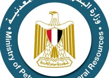 وزير البترول يتوجه لموقع حادث انقلاب البارج البحري “Adam Marine 12” بمنطقة جبل الزيت بخليج السويس