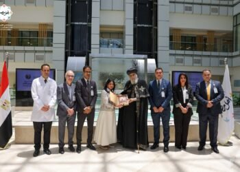 البابا تواضروس الثاني يزور مستشفى أهل مصر لعلاج الحروق ويشيد بجهود الطاقم الطبي في رعاية المرضى