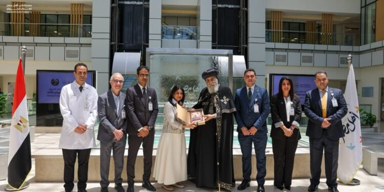 البابا تواضروس الثاني يزور مستشفى أهل مصر لعلاج الحروق ويشيد بجهود الطاقم الطبي في رعاية المرضى