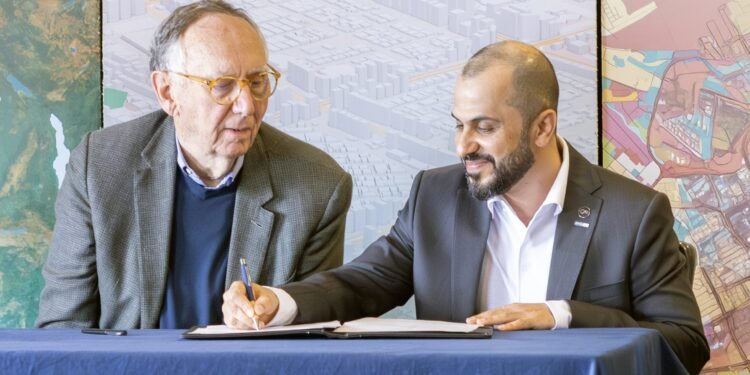 توقيع مذكرة تفاهم بين “سبيس 42″ و”مايكروسوفت” و”إزري”