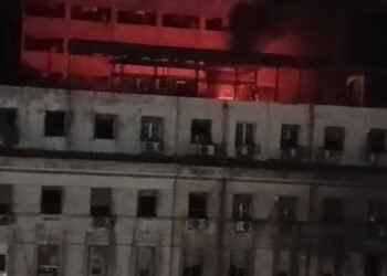 النجاح في السيطرة على حريق محدود بسنترال رمسيس بعد تجدد اشتعال النيران