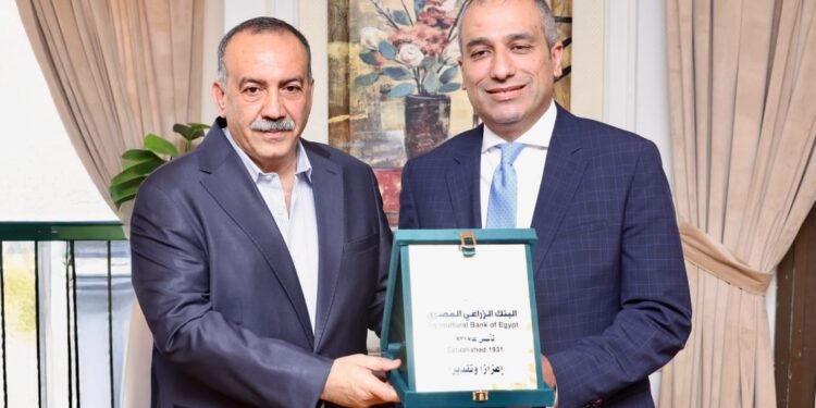 رئيس البنك الزراعي المصري يلتقي محافظ أسيوط لبحث تعزيز التعاون ودعم التنمية الزراعية بالمحافظة