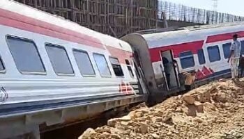 وزير النقل يتوجه الي موقع حادث قطار مطروح للوقوف علي أسباب الحادث