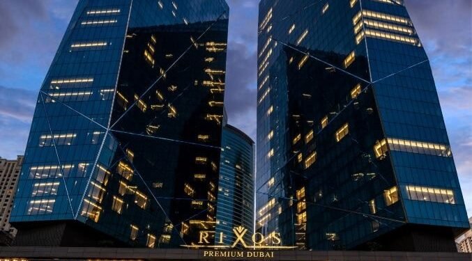 فندق ريكسوس بريميوم دبي يحتفي بيوم المرأة الإماراتية مع عرضٍ مميز في مقهى جوديفا