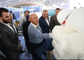 وزير الصناعة يتفقد مصنع «إيجي دينيم للنسيج» بالعاشر من رمضان 