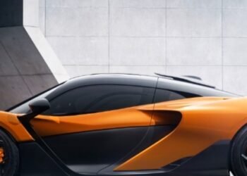 ماكلارين تكشف عن طرازَيها W1 و750S لومان لأول مرة في الأمريكيتين خلال فعالية Exotics on Broadway على هامش مهرجان مونتيري للسيارات