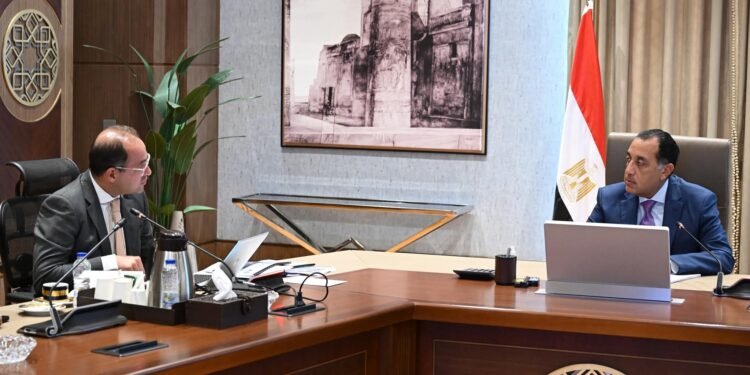 رئيس الوزراء يستعرض مع وزير المالية الملامح الأولية للحزمة الثانية من مبادرة التسهيلات الضريبية