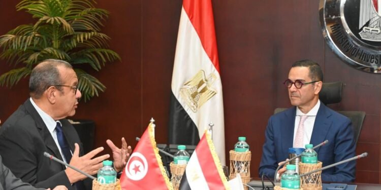 وزير الاستثمار يبحث مع رئيس الاتحاد التونسي للصناعة سبل تعزيز التعاون التجاري