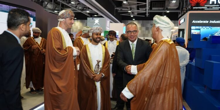 ختام ناجح للدورة الرابعة والثلاثين من معرض ومؤتمر “كومكس عُمان 2025”: أكثر من 150 صفقة و430 جهة مشاركة