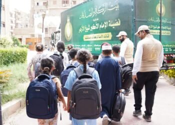 بيت الزكاة والصدقات» ينتهي من توزيع حقيبة وأدوات كتابية وزي مدرسي وحذاء على الطلاب الأيتام في القاهرة والجيزة والقليوبية
