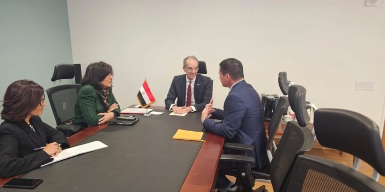وزير الاتصالات يبحث مع الشركات الأمريكية التوسع فى استثماراتها فى مجال التعهيد فى مصر والتعاون فى مجال بناء القدرات الرقمية