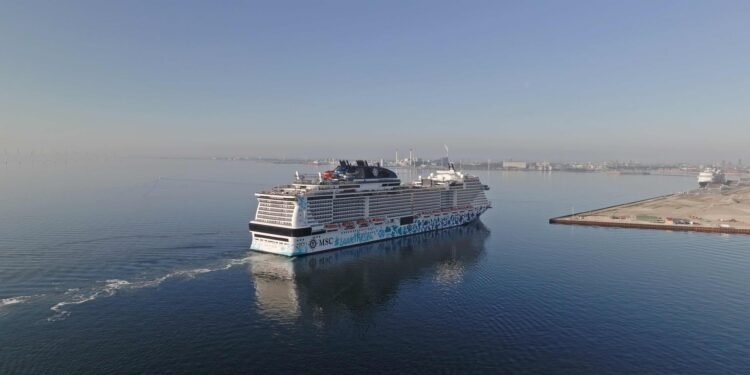 دبي تستقبل سفينة “إم إس سي يوريبيا” في موسم شتاء 2025-2026