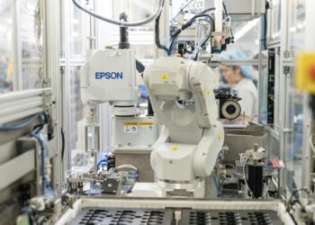 إبسون تعزز التزامها تجاه المناخ بتحقيق إنجاز جديد في مجال الطاقة المتجددة والخدمات اللوجستية الخالية من الكربون