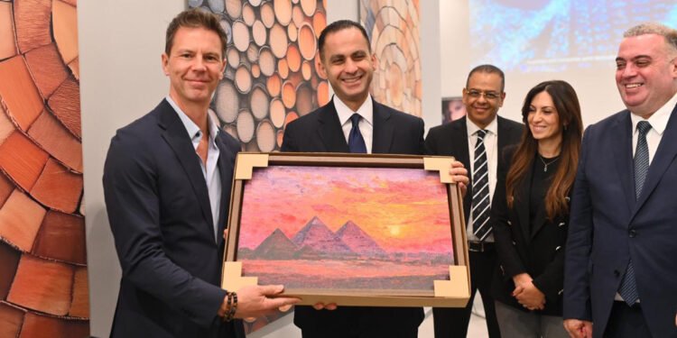 على هامش جايتكس: نائب وزير الصحة والسكان المصري يلتقي ممثلي شركة إبسون العالمية لبحث سبل التعاون