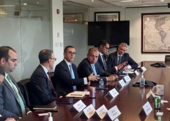 وزير الاستثمار يعقد مائدة مستديرة مع شركة الاستشارات الدولية McLarty Associates وكبار المستثمرين وخبراء أسواق المال الأمريكية