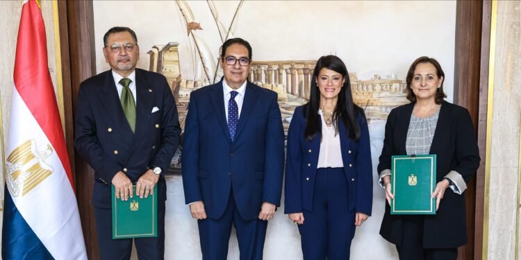 بروتوكول بين جامعة القاهرة و معهد الحوكمة بحضور وزيرة التخطيط
