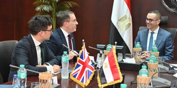 الخطيب: يجري إعداد سياسة تجارية جديدة أكثر شمولًا ترتكز على الانفتاح والتنافسية وتعزيز الشراكات الإقليمية،