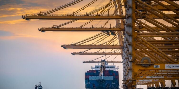 “دي بي ورلد” تفتتح خطاً ملاحياً جديداً بين ميناءي جبل علي وبربرة