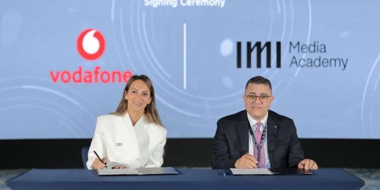 اتفاق بين ڤودافون مصر وIMI للإعلام لتمكين كوادر الصحفيين والإعلاميين في قطاع الاتصالات في مصر.