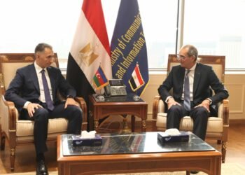 وزير الاتصالات يبحث مع وزير التنمية الرقمية والنقل الأذربيجانى تعزيز التعاون المشترك