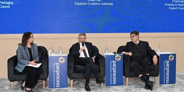 رئيس الجمارك في جولة بمعرض «فود أفريكا» و«باك بروسيس» 2025 :  «التسهيلات الجمركية» تدفع حركة التجارة وتعزز تنافسية الاقتصاد المصري 