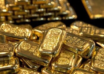 الذهب عند قمم تاريخية عالميًا.. والأسعار المحلية تترقب اتجاه السوق