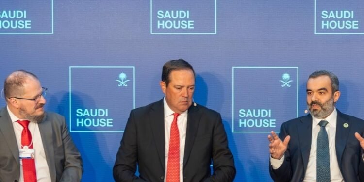 دافوس 2026: السعودية تقود حراكاً عالمياً جديداً لحماية الشعاب المرجانية واستكشاف إمكانات الذكاء الاصطناعي