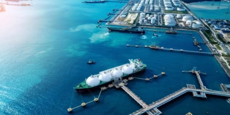 مصر تعود إلى الاستيراد الكثيف للغاز المسال: أرقام قياسية في 2025 وتحديات 2026