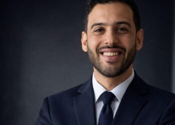 خبير اقتصادي: ضغوط الفائدة وقوة الدولار تدفع الذهب للتراجع مؤقتًا 