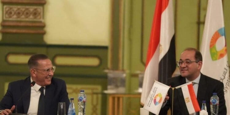 وزير المالية :اكتر حاجة مفيدة.. الاقتصاد يكبر ومجتمع الأعمال ينمو ويكسب فى إطار قوى من شراكة الثقة»