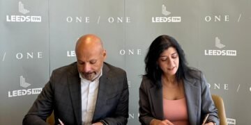 وان أوف وان وLEEDS TFM يوقعان شراكة استراتيجية لضمان الريادة التشغيلية والاستدامة لمشروع Bridges الشيخ زايد