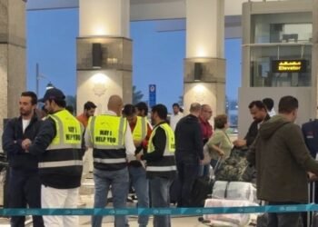 شركة إماراتية تقود مهمة إنسانية لإعادة مواطنين أوروبيين عالقين عبر مطار الشارقة الدولي إلى بلادهم