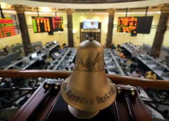 البورصة المصرية تنزف في الصباح… إيقاف 49 سهمًا تحت وطأة الحرب