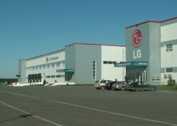 “إل جي” ترتقي بتلفزيونات OLED لعام 2026 مع تقنية Hyper Radiant Color تحسين أداء الأسود المثالي والألوان والسطوع مع تقليل الانعكاسات،