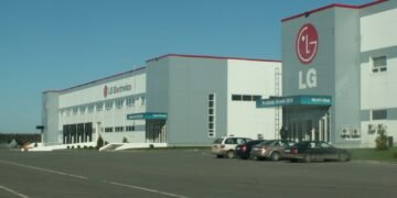 “إل جي” ترتقي بتلفزيونات OLED لعام 2026 مع تقنية Hyper Radiant Color تحسين أداء الأسود المثالي والألوان والسطوع مع تقليل الانعكاسات،