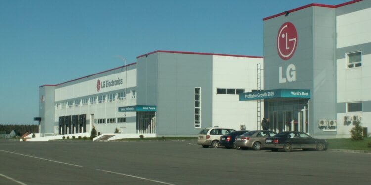 “إل جي” ترتقي بتلفزيونات OLED لعام 2026 مع تقنية Hyper Radiant Color تحسين أداء الأسود المثالي والألوان والسطوع مع تقليل الانعكاسات،