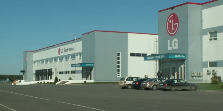 إل جي تُمهّد الطريق لمستقبل الترفيه المنزلي المتميز وتسقط الضوء على تجربة مشاهدة متطورة في معرض إل جي إنوفست 2026 الشرق الأوسط وإفريقيا