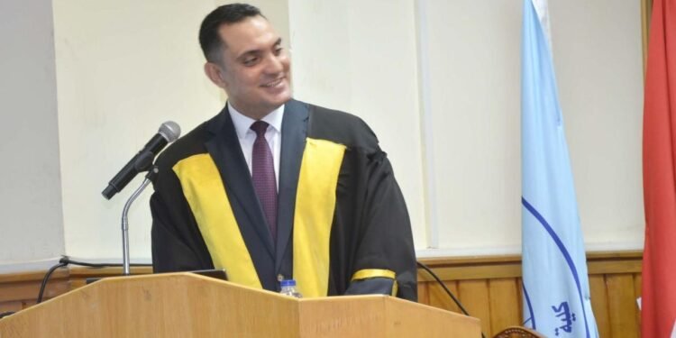 د.أحمد محمد إيهاب الدين.. فى بحث الدكتوراه:      التحدى الحقيقى ليس فى صياغة الاستراتيجيات.. بل القدرة على تطبيقها بكفاءة 